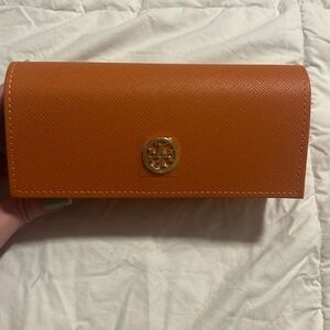 NWOT- Tory Burch glass/sunglass case